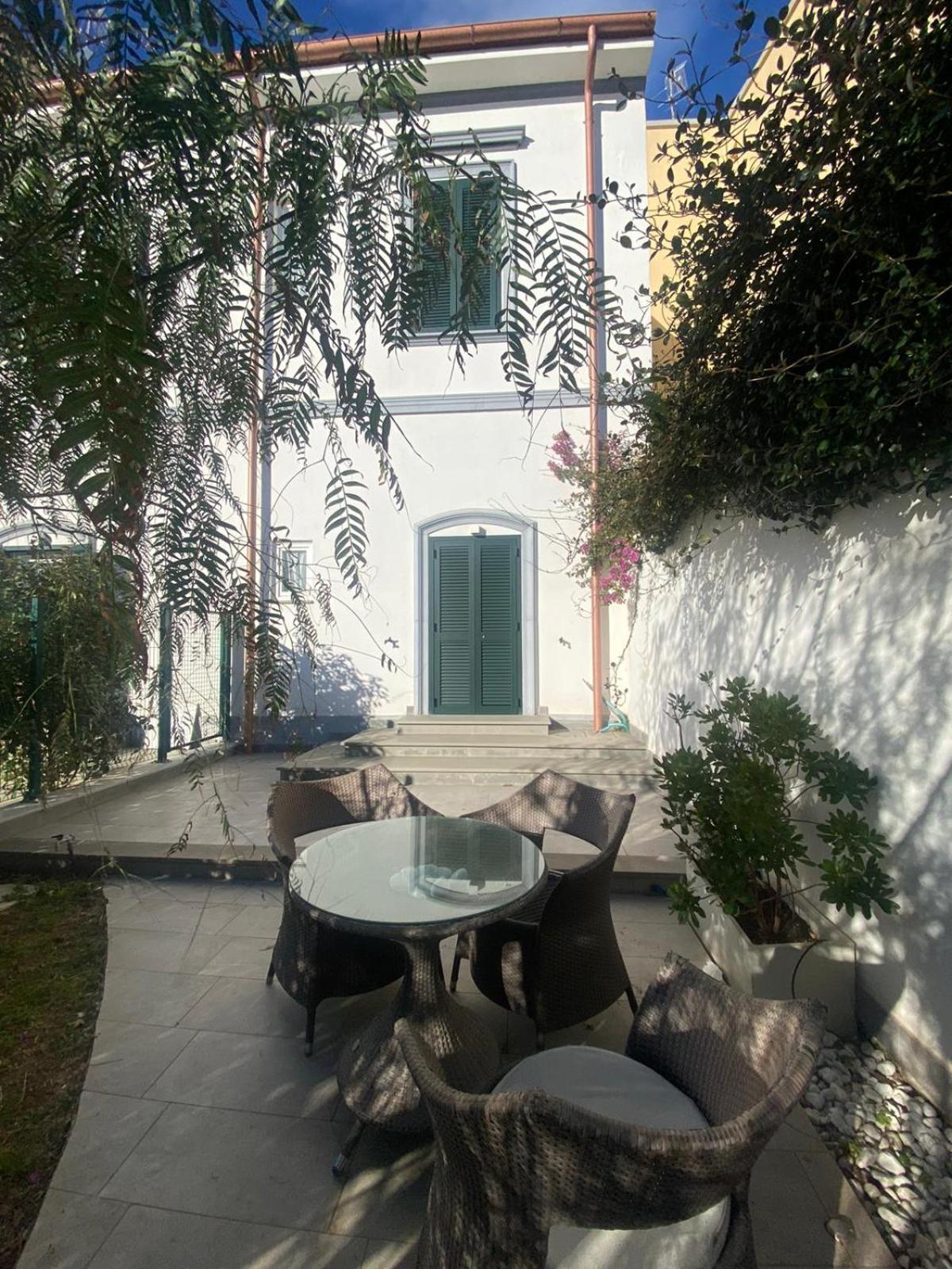 Villa La Lanterna sul mare Livorno Esterno foto